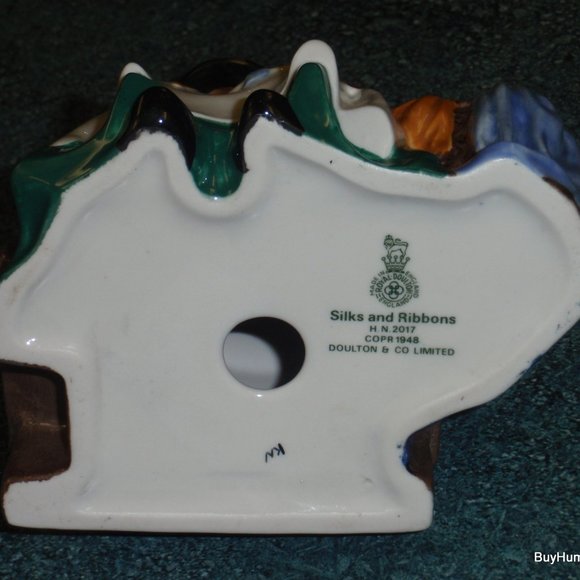 Royal Doulton Figurine HN2017 "Silks And Ribbons" Street Vendors CHRISTMAS GIFT! - Picture 2 of 2